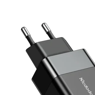 شارژر مک دودو مدل CH-1951 ظرفیت ۲۰ وات با ۲ پورت USB-C